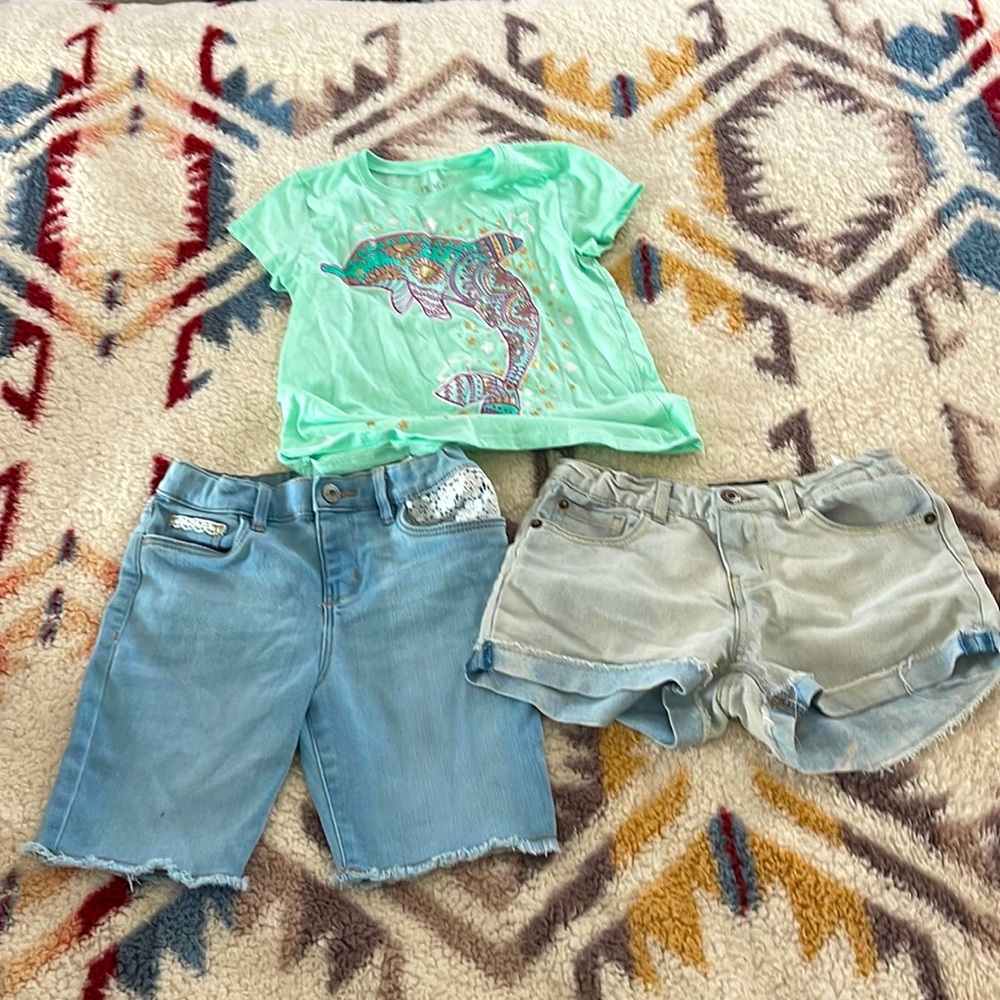 T shirt and shorts bundle size 7/8